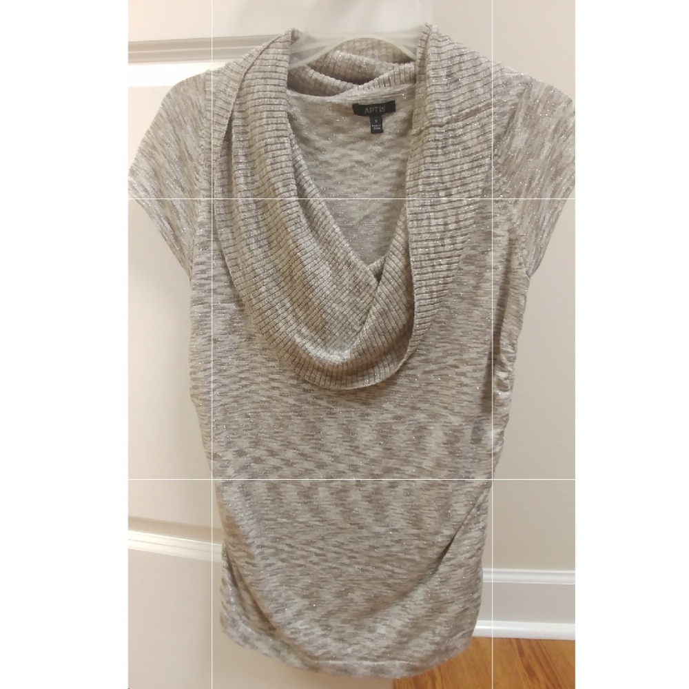 Short sleeve sweater